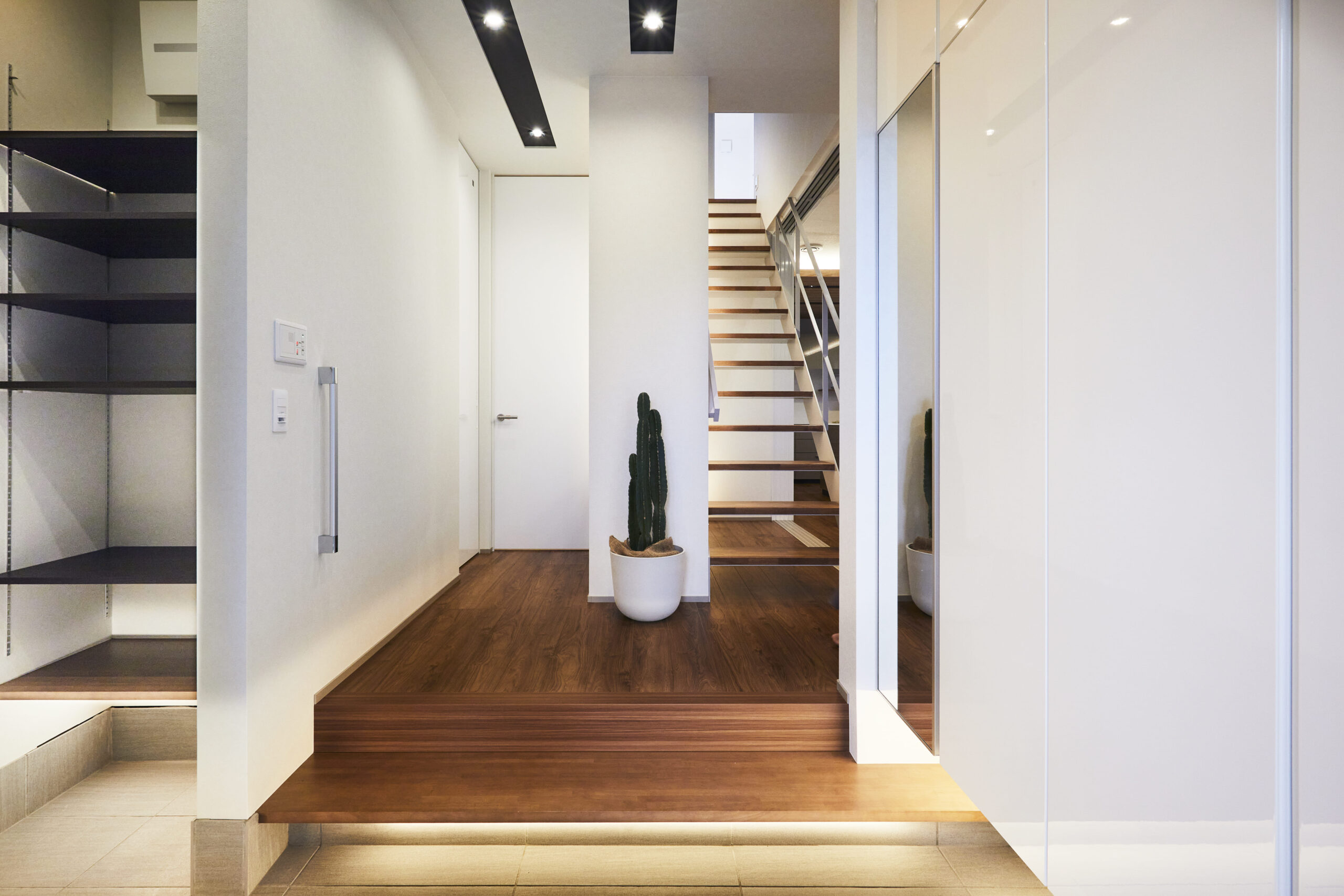 Charme Roger本鵠沼B号棟_エントランス